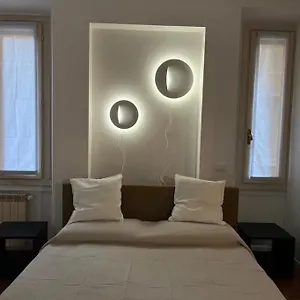 Casa Vercelli Delizioso Bilocale Moderno Nella Vecchia Appartamento